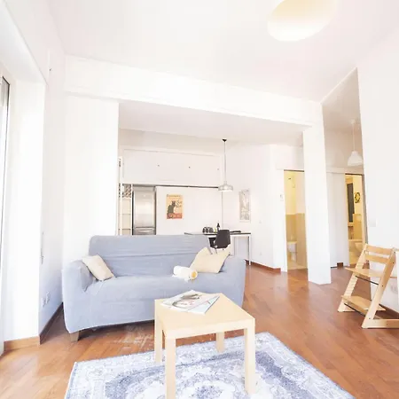Lightsome And Large Family Apartment Rome